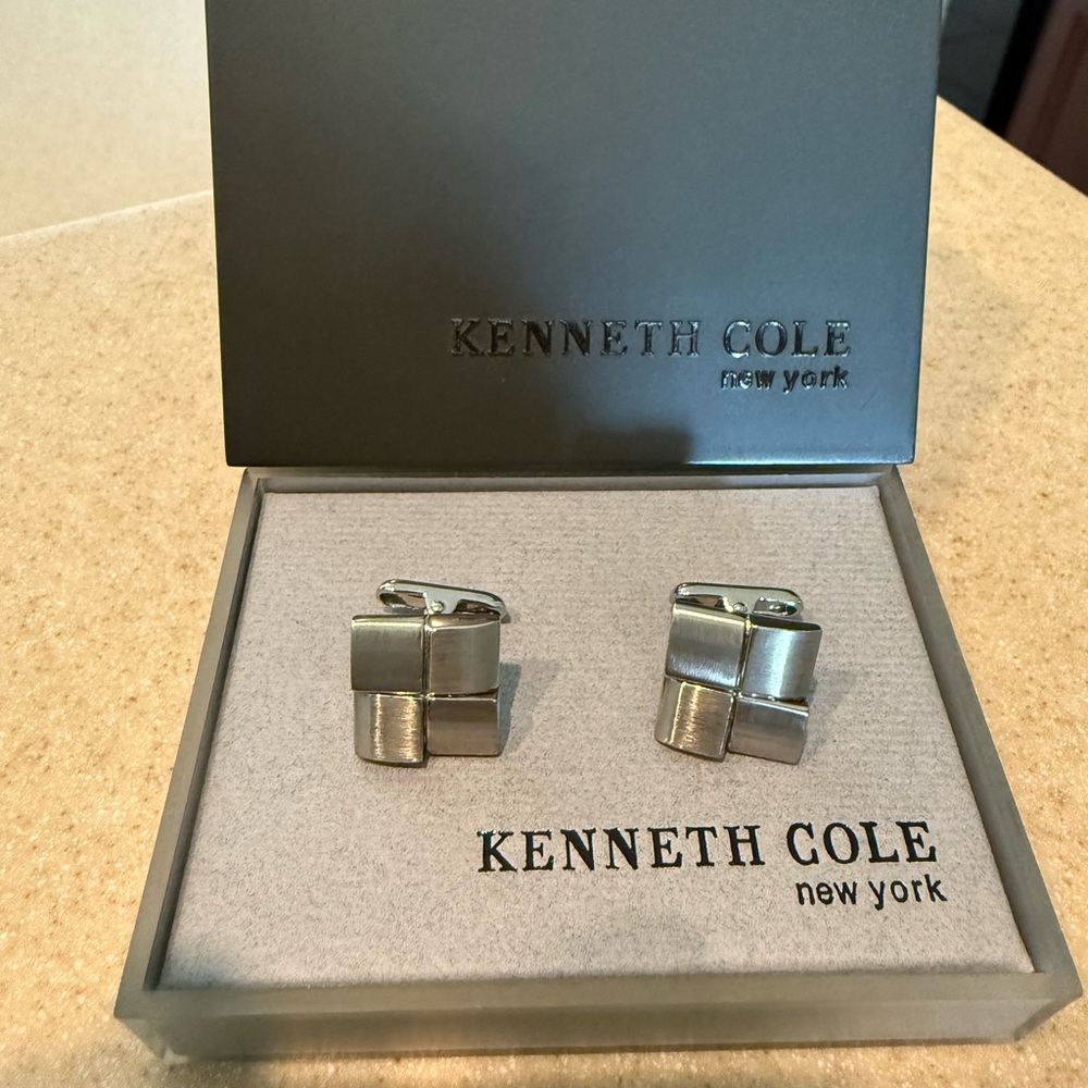 Kenneth Cole New York Men’s Silver Brushed finished Square Knot Cufflinks